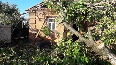 Кропивничани прибирають наслідки негоди Кропивничани прибирають наслідки негоди