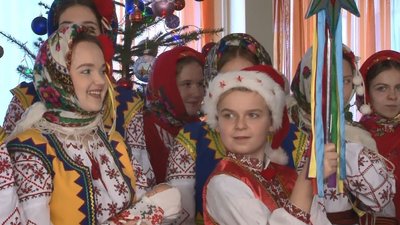 Із вертепом та піснями: як щедрували черкаські школярі