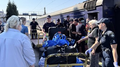 Понад 16 людей з Донеччини прибули евакуаційним потягом на Рівненщину