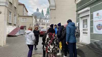 Переселенці з Луганщини побували на екскурсії в одному з міст Тернопільщини Переселенці з Луганщини побували на екскурсії в одному з міст Тернопільщини