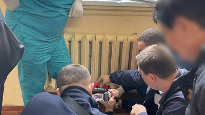 Безкоштовна операція для військового: на хабарі затримали лікаря Безкоштовна операція для військового: на хабарі затримали лікаря