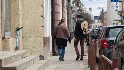 "Хочу жити й творити": боєць Тарас Пилипчук з Тернопільщини пише пісні на передовій "Хочу жити й творити": боєць Тарас Пилипчук з Тернопільщини пише пісні на передовій