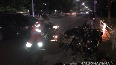 Юнак та його подруга у важкому стані в лікарні: наслідки нічної ДТП у Херсоні Юнак та його подруга у важкому стані в лікарні: наслідки нічної ДТП у Херсоні