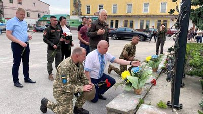 На Тернопільщині дітям вручили відзнаку "Батьківське серце" На Тернопільщині дітям вручили відзнаку "Батьківське серце"