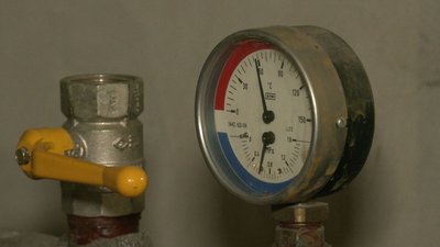З надією на тепло: мешканці черкаської багатоповерхівки живуть без опалення З надією на тепло: мешканці черкаської багатоповерхівки живуть без опалення