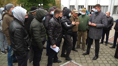 В Житомирі знову акція проти протиправних дій поліцейських, тепер біля будівлі Патрульної поліції В Житомирі знову акція проти протиправних дій поліцейських, тепер біля будівлі Патрульної поліції