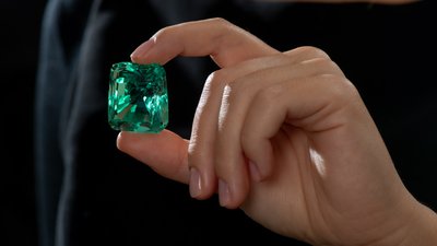 Діамантову брошку Наполеона, втрачена під Ватерлоо, продали на аукціоні Діамантову брошку Наполеона, втрачена під Ватерлоо, продали на аукціоні