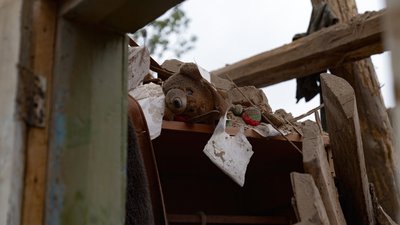 Лазня та господарчі будівлі пошкоджені через атаку росіян по селу на Чернігівщині