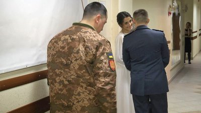 У День закоханих у Луцьку на одруження зареєстрували вісім пар молодят У День закоханих у Луцьку на одруження зареєстрували вісім пар молодят