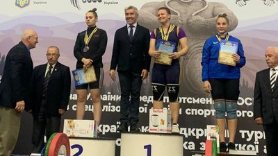 Анастасія Степанюк виборола срібло на чемпіонаті України з важкої атлетики Анастасія Степанюк виборола срібло на чемпіонаті України з важкої атлетики