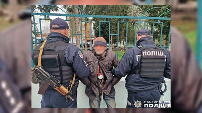 Безхатченко зарізав іншого у центрі Чернігова