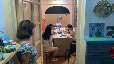 "Складно було вислуховувати їхні історії, бо це дуже смикало за душу" — як Грузія приймає українських біженців "Складно було вислуховувати їхні історії, бо це дуже смикало за душу" — як Грузія приймає українських біженців