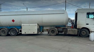Заховали сигарети у бензовозах: суд виніс вирок трьом уродженцям Закарпаття