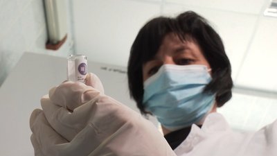Перша в Україні вакцинувала людину від коронавірусу. Медсестра з Черкас Наталія завірюха Перша в Україні вакцинувала людину від коронавірусу. Медсестра з Черкас Наталія завірюха