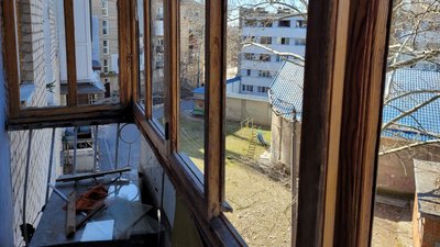 Житлові будинки у Миколаєві зазнали пошкоджень від обстріли з боку російських військових Житлові будинки у Миколаєві зазнали пошкоджень від обстріли з боку російських військових