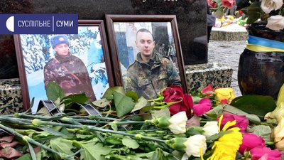 На центральному кладовищі Сум вшанували пам'ять захисників Донецького аеропорту На центральному кладовищі Сум вшанували пам'ять захисників Донецького аеропорту