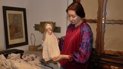 Наталія Свиридюк показує своїх ляльок Наталія Свиридюк показує своїх ляльок