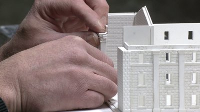 Віталій Вискорко з Рівного створює гіпсові деталі макетів історичних будівель України