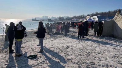 "Не холодно, наче масаж". Як минули хрещенські купання в Одесі "Не холодно, наче масаж". Як минули хрещенські купання в Одесі