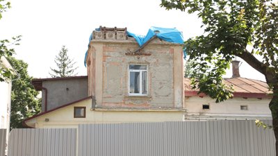 У Чернівцях зносять приватний будинок: це вілла сторічна вілла "Йозефіна" у стилі історизму У Чернівцях зносять приватний будинок: це вілла сторічна вілла "Йозефіна" у стилі історизму