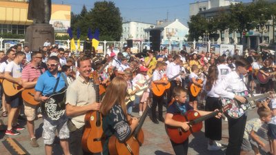 У Рівному на День міста встановили музичний рекорд