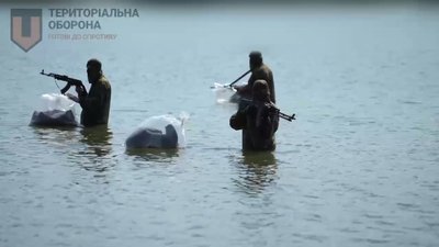 Бійці територіальної оборони Вінниччини навчались долати водні перешкоди