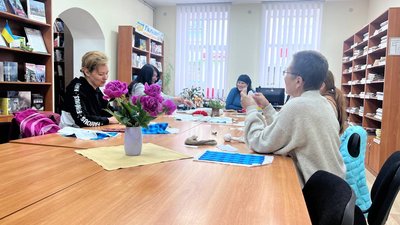 На Львівщині для жінок-переселенок організовують арттерапевтичні сесії На Львівщині для жінок-переселенок організовують арттерапевтичні сесії