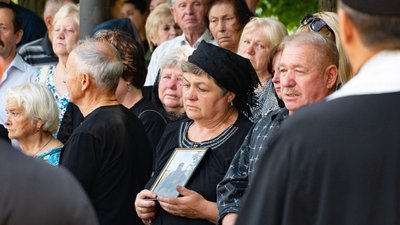 В Ужгороді попрощалися із полеглим на війні Євгенієм Красовським В Ужгороді попрощалися із полеглим на війні Євгенієм Красовським