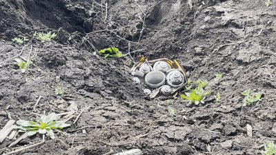 На Запоріжжі фермери та піротехніки ліквідують ворожі снаряди На Запоріжжі фермери та піротехніки ліквідують ворожі снаряди
