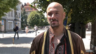 Двоє лучан та двоє переселенців об'єдналися в музичний гурт і збирають гроші на ЗСУ Двоє лучан та двоє переселенців об'єдналися в музичний гурт і збирають гроші на ЗСУ