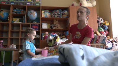 У Черкасах переселенцям, які живуть у школах, шукають нове помешкання У Черкасах переселенцям, які живуть у школах, шукають нове помешкання