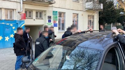 У Рівному на хабарі затримали двох оперуповноважених У Рівному на хабарі затримали двох оперуповноважених