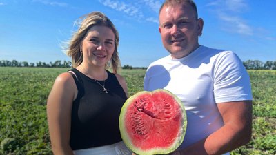 Подружжя фермерів Віктор та Оксана Немченки із Новосанжарської громади 