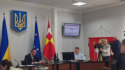 Луцький міський голова Ігор Поліщук та Юрій Безпятко під час 90 сесії міської ради
