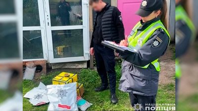 Поліція документує вилучене на Чернігівщині: 400 кущів конопель і канабіс, квітень 2024