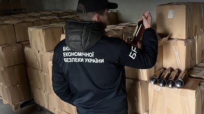 На Закарпатті виявили склад з фальсифікованим алкоголем на 5 мільйонів гривень