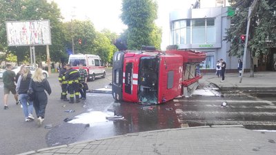 У Черкасах в ДТП потрапив тролейбус, пожежна машина та автомобіль, є травмовані У Черкасах в ДТП потрапив тролейбус, пожежна машина та автомобіль, є травмовані