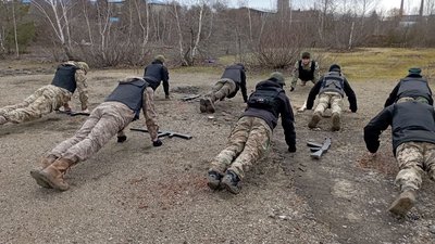 Розминка, тактика, штурм будівлі: в Тернополі тренується "Права молодь" Розминка, тактика, штурм будівлі: в Тернополі тренується "Права молодь"