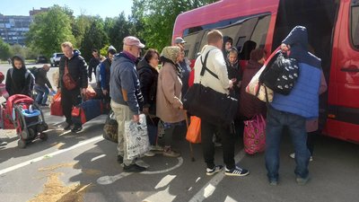 Донецька влада закликає жителів евакуюватись. Перелік областей, до яких можна виїхати