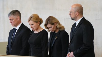 Олена Зеленська та Денис Шмигаль вшанували Єлизавету II у Вестмінстер-Холі