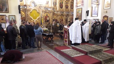 «Не віриться, що його просто більше немає»: у Полтаві попрощалися із загиблими бійцями