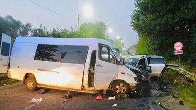 В автотрощі на Житомирщині постраждали щонайменше семеро людей, серед них — дитина