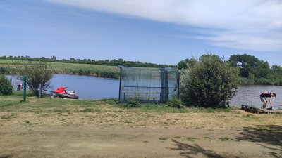 На Запоріжжі місцевий житель обмежив доступ до ставка та планував надавати його за оплату