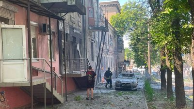 Російські військові атакували Запоріжжя: пошкоджено будівлю