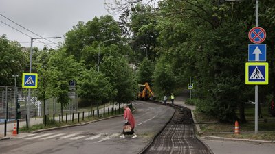 Частина вул. Винниченка, де розпочали ремонтні роботи