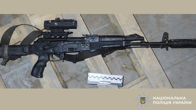 Стріляв із вікна приватного будинку з автомата: на Чернігівщині затримали чоловіка