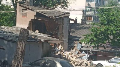 В Одесі обвалилася частина будинку. Сусіди хвилюються за власне життя В Одесі обвалилася частина будинку. Сусіди хвилюються за власне життя