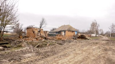 Пошкоджені будинки місцевих жителів Дорогинки. Квітень 2022 рік