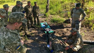 Від автомата до медичного жгута. На Миколаївщині резервісти виїхали до навчального табору Від автомата до медичного жгута. На Миколаївщині резервісти виїхали до навчального табору
