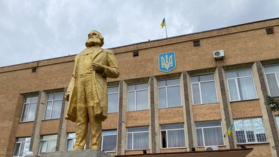 На Одещині демонтували пам'ятник Карлу Марксу